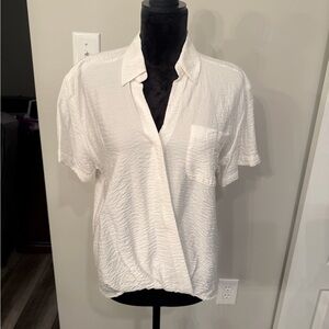 Simply Vera Vera Wang Textured White Button Down Shirt.

#52